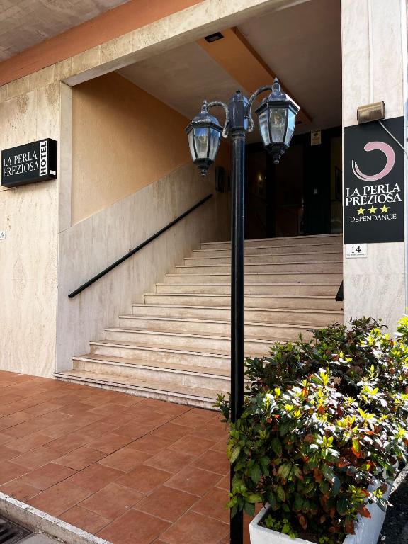 a street light in front of a building with stairs at Dépendance La Perla Preziosa in Grottammare
