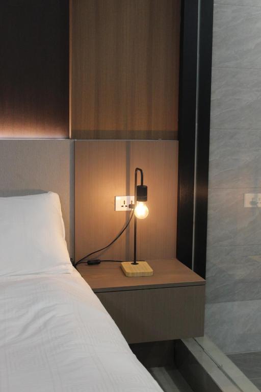 Postel nebo postele na pokoji v ubytování Skyport Hotel
