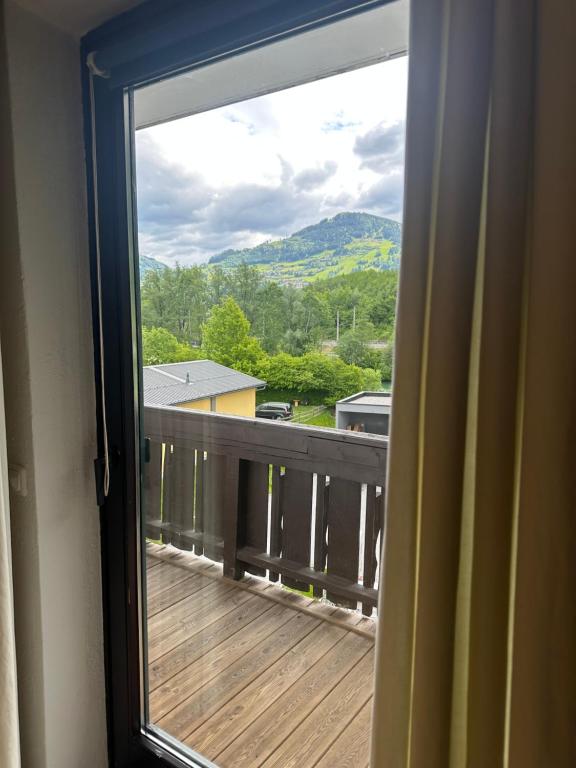 Nespecifikovaný výhled na hory nebo výhled na hory při pohledu z hotelu