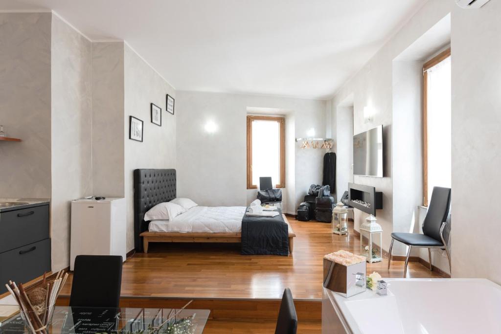 a bedroom with a bed and a living room at Bellavista Suite 8 Piazza del Popolo in Rome