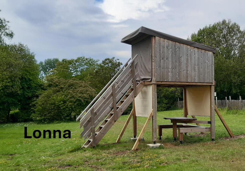 Budova, v ktorej sa kemping nachádza