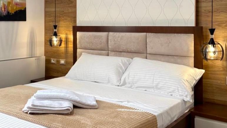 Postel nebo postele na pokoji v ubytování Triena Rooms