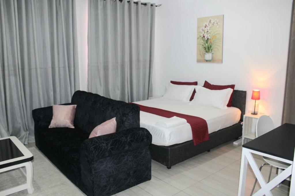 Postel nebo postele na pokoji v ubytování Koi Serenity Homes