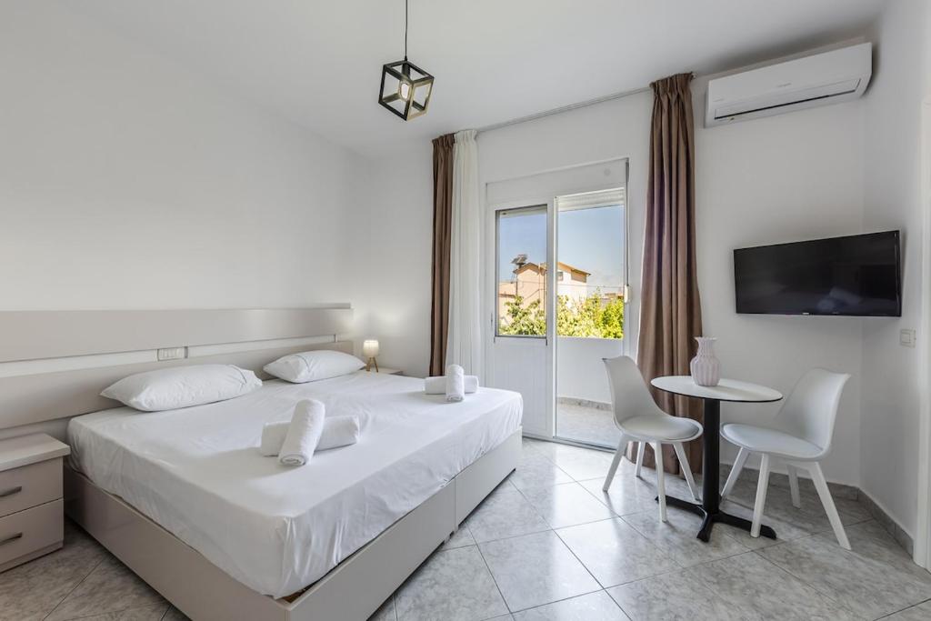 Ένα ή περισσότερα κρεβάτια σε δωμάτιο στο Amazing Studio with Free Parking Golem