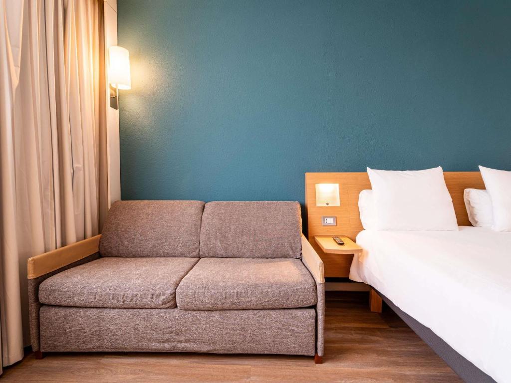 Postel nebo postele na pokoji v ubytování Novotel Roma Est
