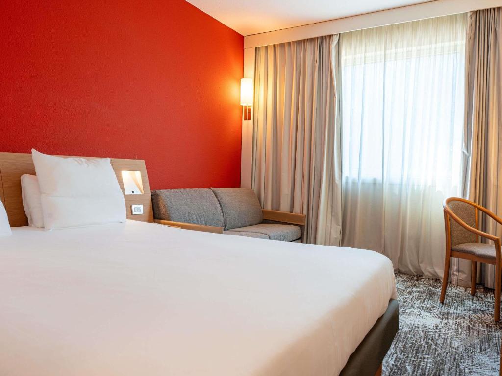 Postel nebo postele na pokoji v ubytování Novotel Roma Est