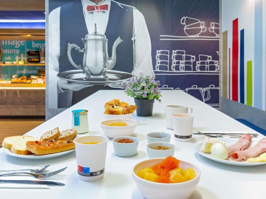 Comida en o cerca de este hotel