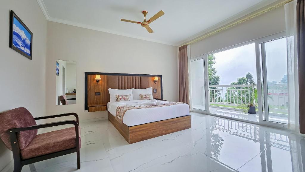 Postel nebo postele na pokoji v ubytování Yashshree Resorts & Spa Kalimpong