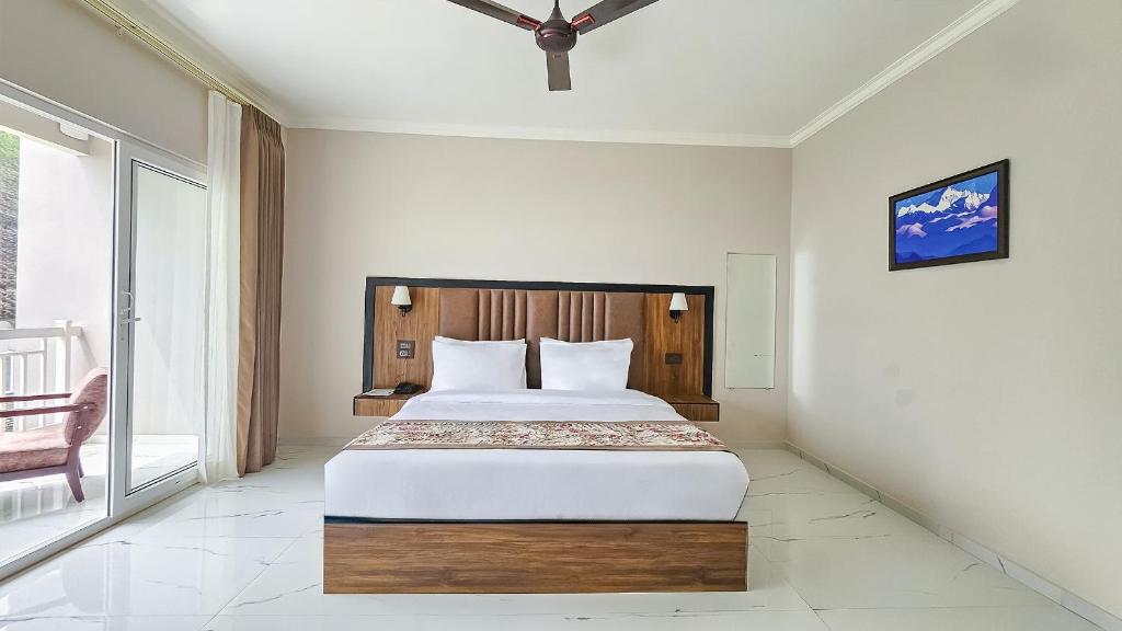 Postel nebo postele na pokoji v ubytování Yashshree Resorts & Spa Kalimpong