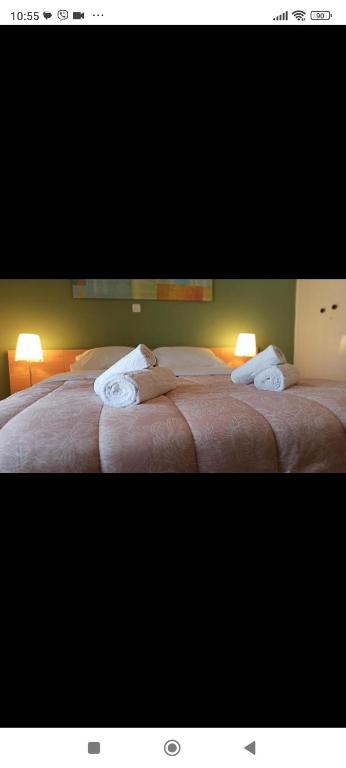 A bed or beds in a room at Penthouse 350m from metro station!