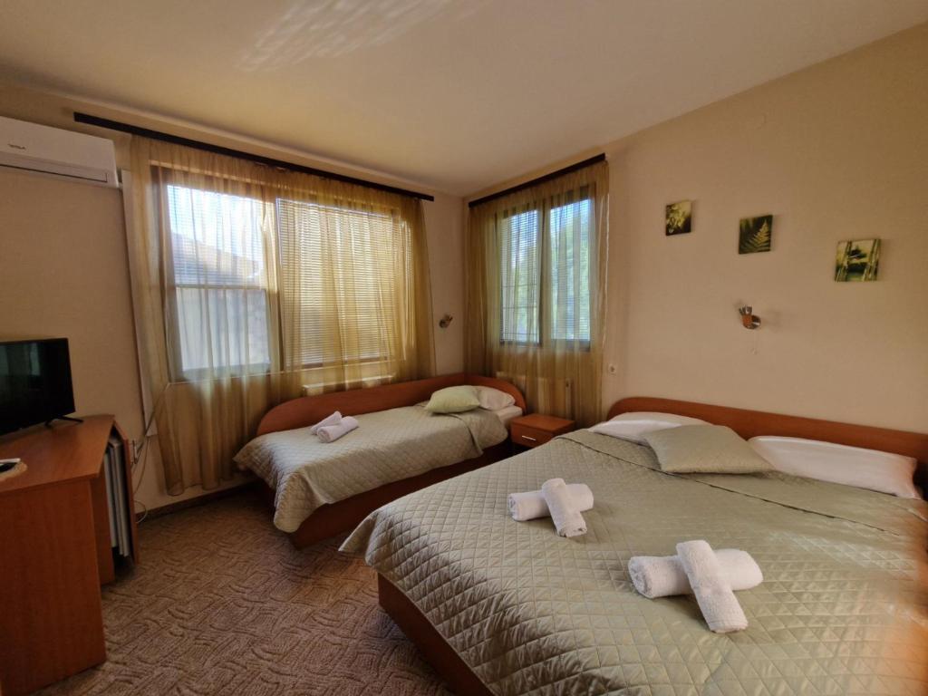 Postel nebo postele na pokoji v ubytování Rebeka Guest House