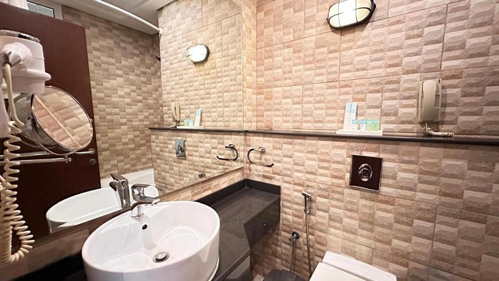 Reflections Hotel - Resim 3