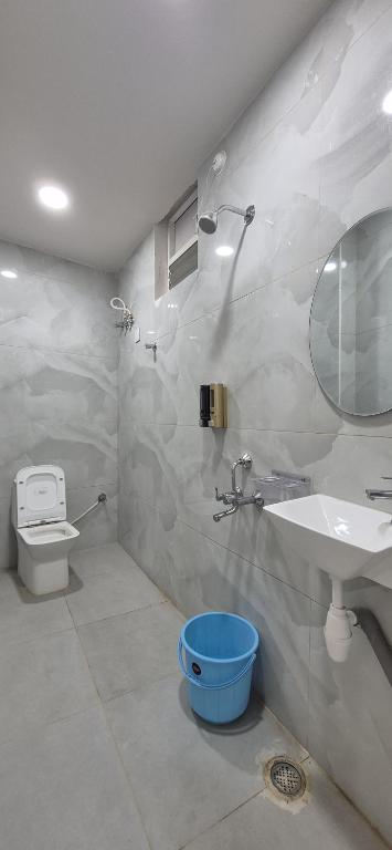 Koupelna v ubytování Hotel Vaarahi Chanda Nagar, Near Hitech City