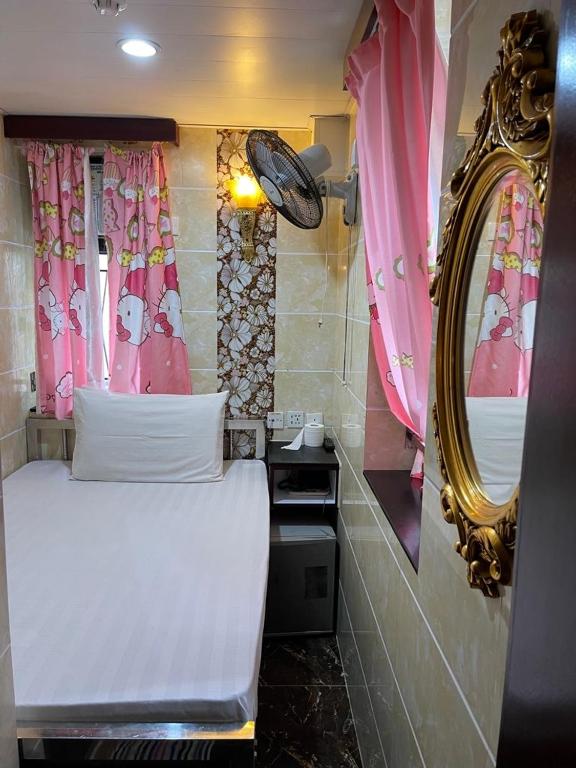 Postel nebo postele na pokoji v ubytování Maharaja Guest House Block C