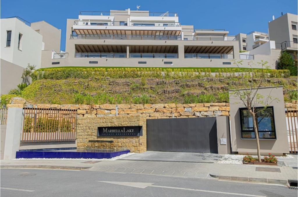 New Modern 3 bedrooms apartment with ocean views