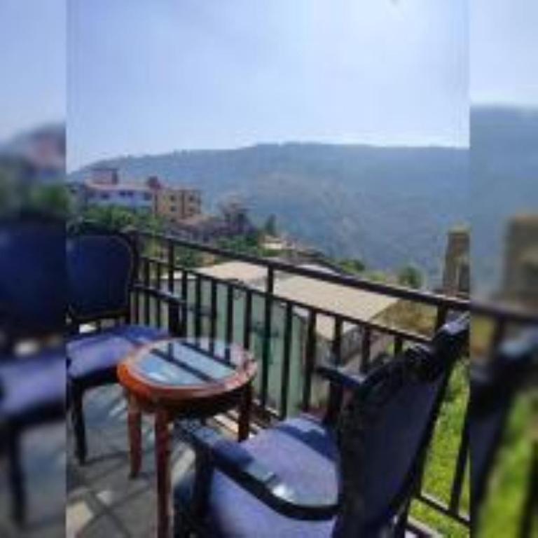 Nespecifikovaný výhled na hory nebo výhled na hory při pohledu z hotelu