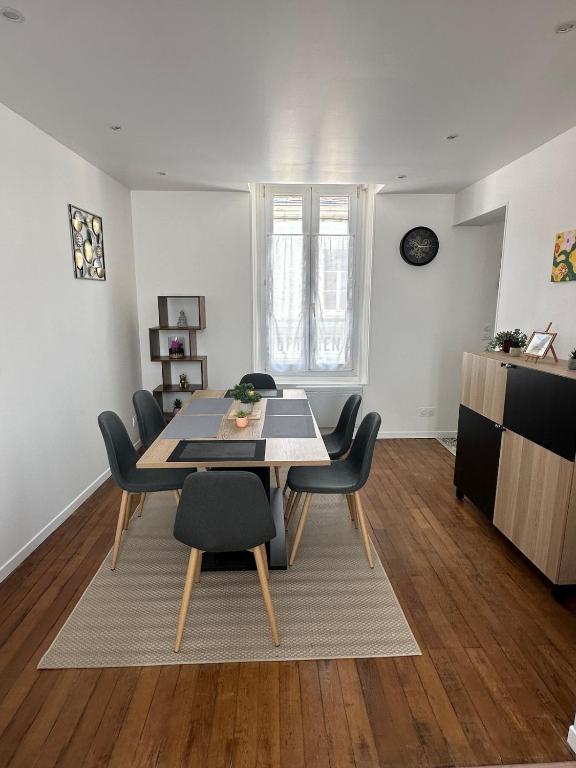 a living room with a dining room table and chairs at Maison de Village in Châtillon-sur-Indre