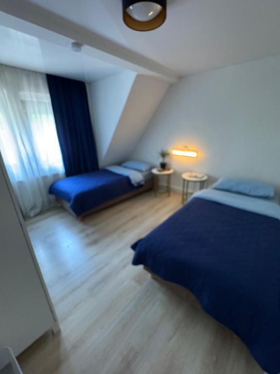Postel nebo postele na pokoji v ubytování Gasthaus L&A Kunz