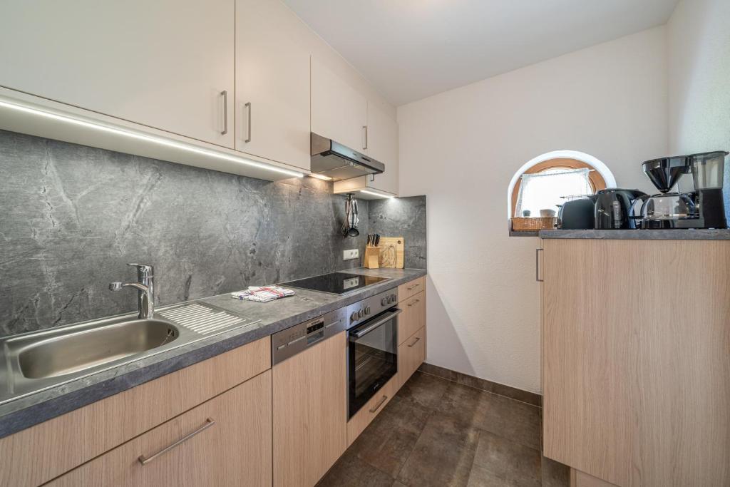 Kuchyňa alebo kuchynka v ubytovaní Gästehaus Raphaela
