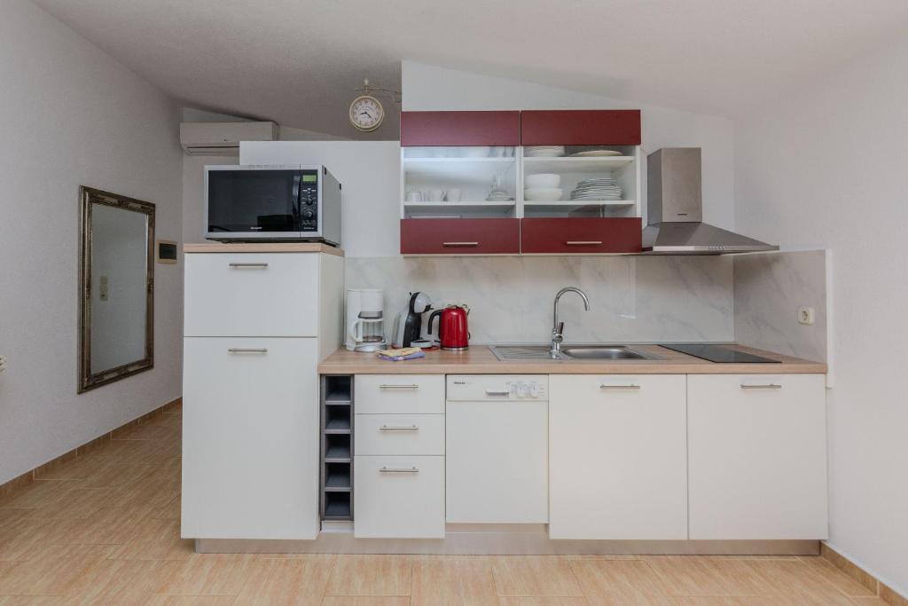 Kuchyňa alebo kuchynka v ubytovaní Apartments Tukara