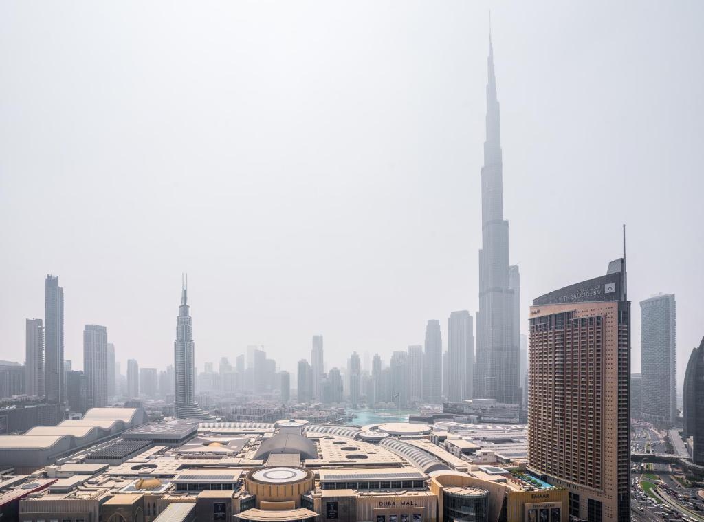 Nespecifikovaný výhled na destinaci Dubaj nebo výhled na město při pohledu z apartmánu