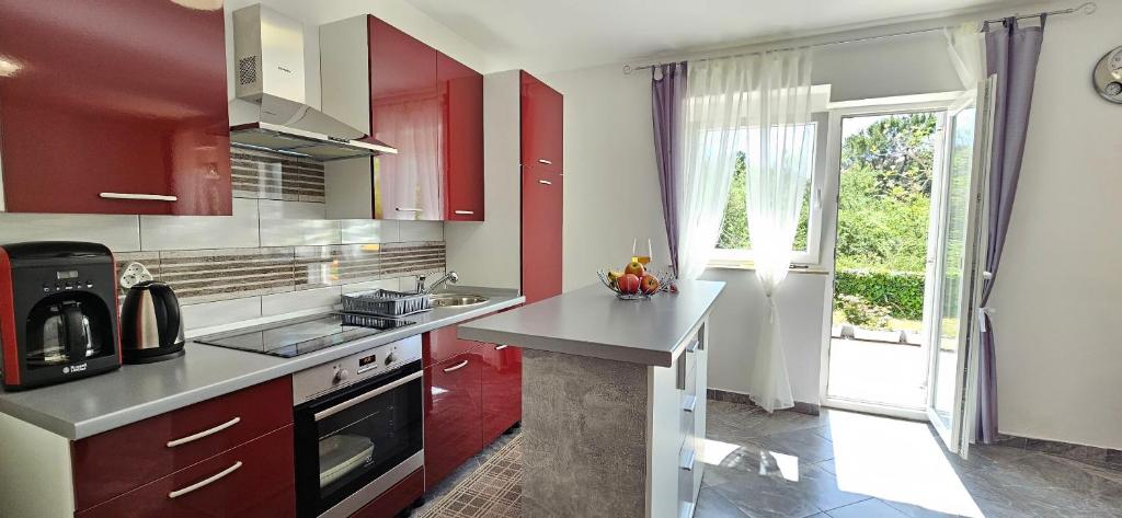 Kuchyň nebo kuchyňský kout v ubytování Apartment Nika