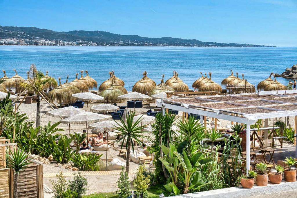3095 Elegant Beachside Apartment in Puerto Banus