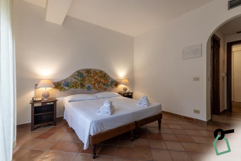 Postel nebo postele na pokoji v ubytování HOTIDAY Room Collection - Taormina