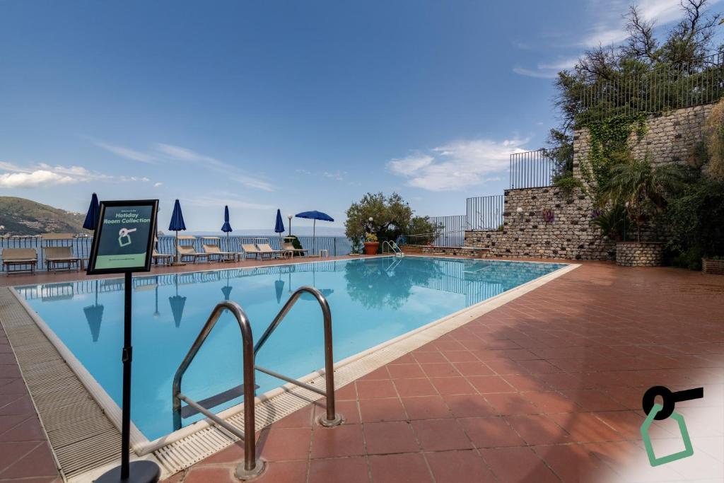 Bazén v ubytování HOTIDAY Room Collection - Taormina nebo v jeho okolí
