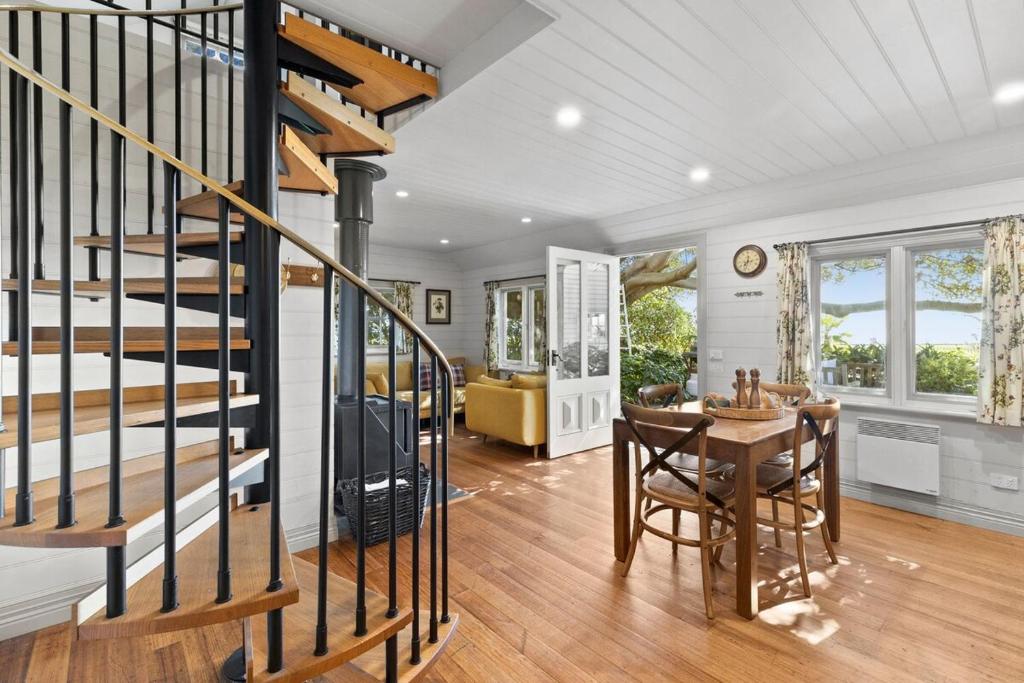 Et opholdsområde på Coton Cottage on the waterfront - Ocean views