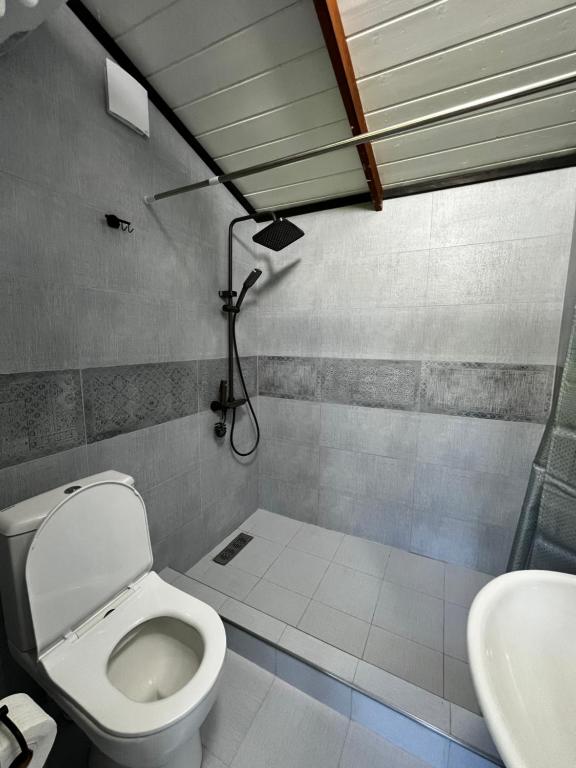 Koupelna v ubytování Balkonchik GuestHouse