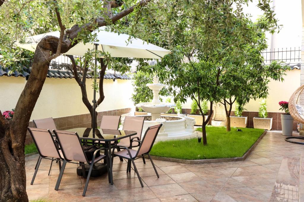 Κήπος έξω από το Private Villa With Garden And Comfort - Close To City Center