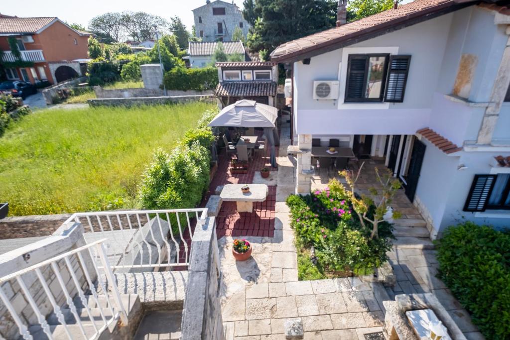 Tòa nhà nơi nhà khách tọa lạc