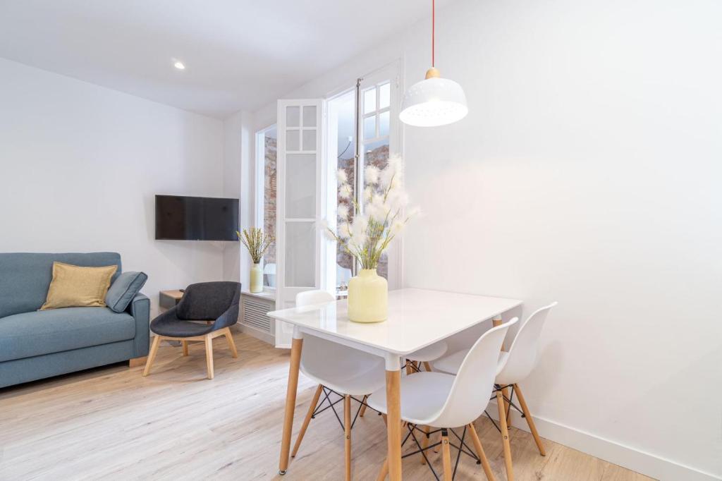 Μια τηλεόραση ή/και κέντρο ψυχαγωγίας στο Milenial Immo ADC1-1 Apartment 200m Dali Museum