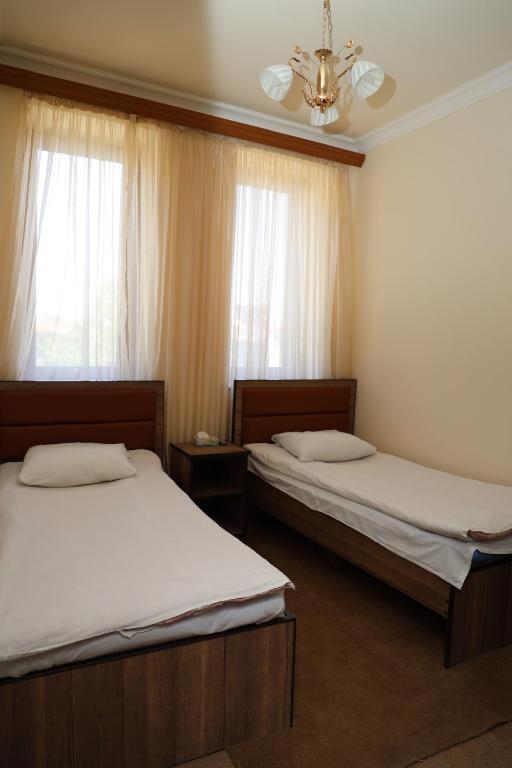 Postel nebo postele na pokoji v ubytování Syuniq Hotel