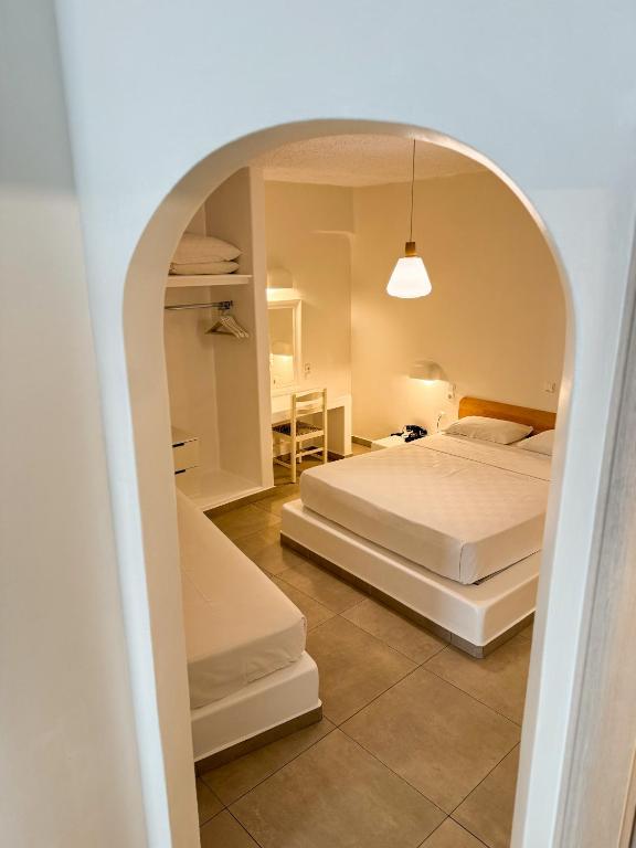 Filoxenia Apartments, Adamantas (updated prices 2025) - 9