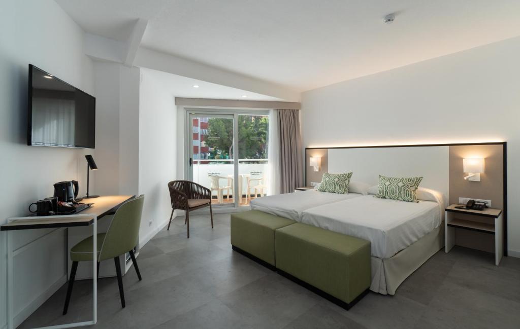 
Double Room (1 Adult + 1 Child)
