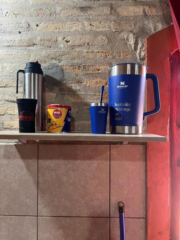 Příslušenství pro přípravu čaje a kávy v ubytování Loft Privado en Casa Tranquila-Ideal para tu Estancia