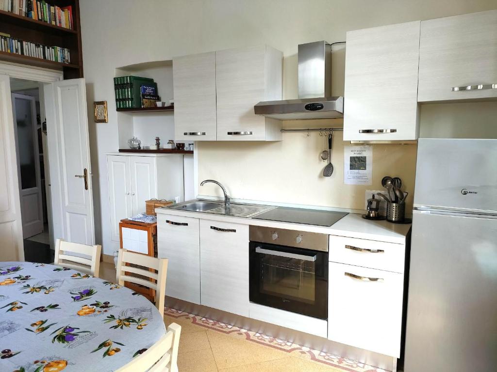 Kuchyň nebo kuchyňský kout v ubytování Villa Scalabrini