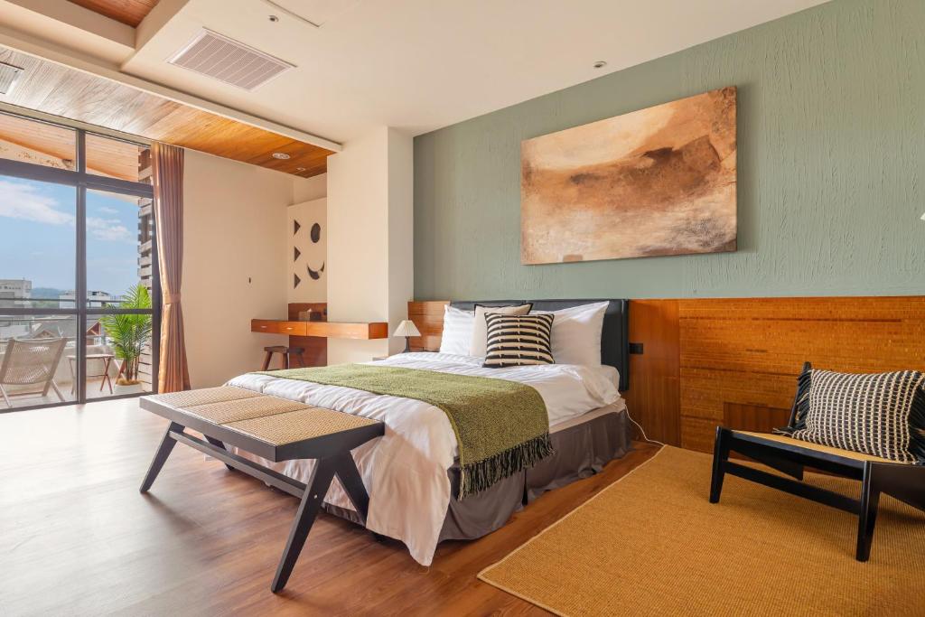 a bedroom with a large bed and a table at ItaThao Vacation Inn with Elevator in Yuchi