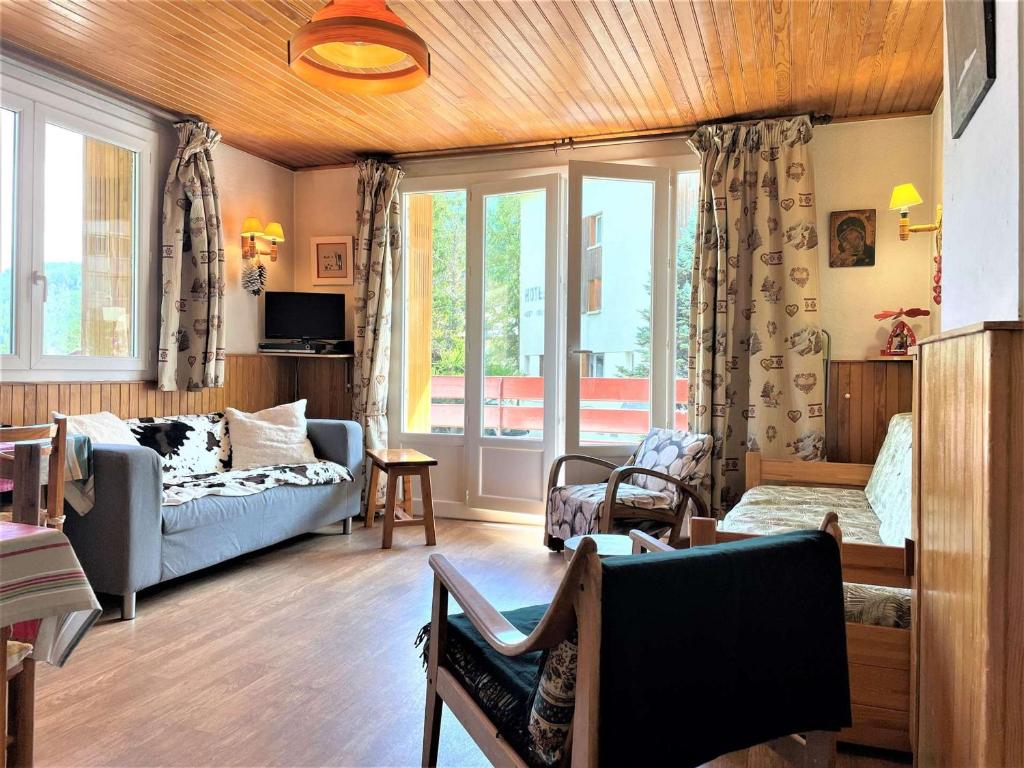 Ένα ή περισσότερα κρεβάτια σε δωμάτιο στο Appartement confortable 3 pièces, 6 couchages, balcon, proche pistes et télécabine – La Salle-les-Alpes - FR-1-330F-101