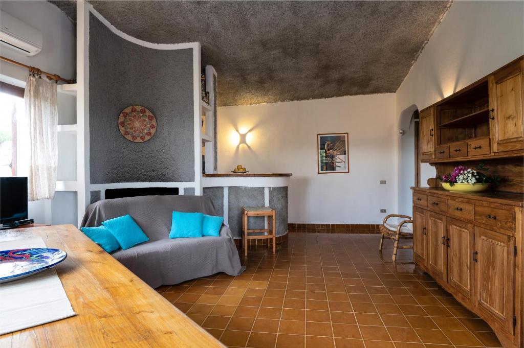 A kitchen or kitchenette at Villa Bados 8 - Klodge