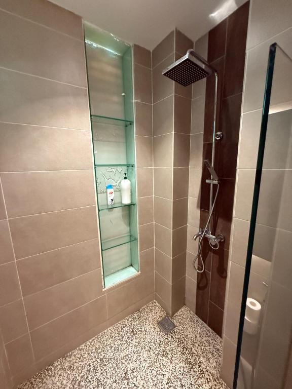 Bilik mandi di Hello Joy 和乐居 4BR - Lopeng, Miri