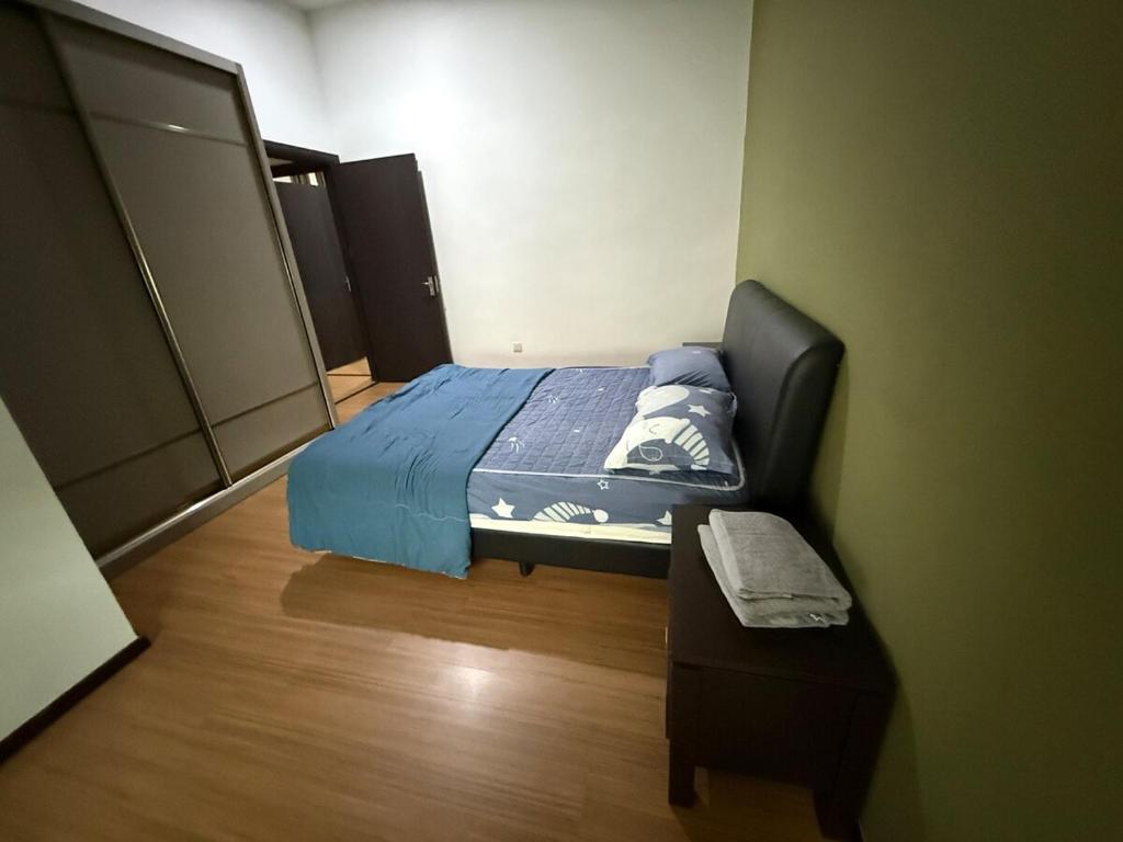 Katil atau katil-katil dalam bilik di Hello Joy 和乐居 4BR - Lopeng, Miri