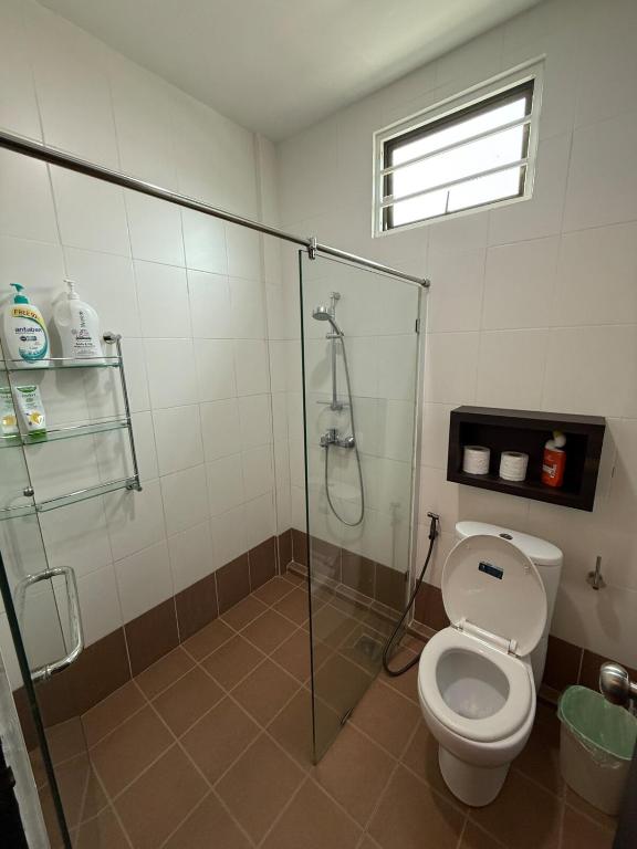 Bilik mandi di Hello Joy 和乐居 4BR - Lopeng, Miri