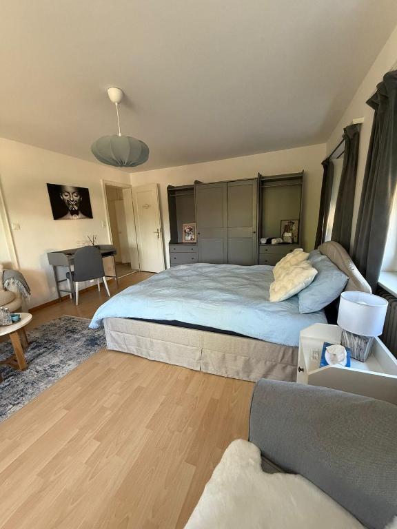 Postel nebo postele na pokoji v ubytování MTL Schweiz Apartments