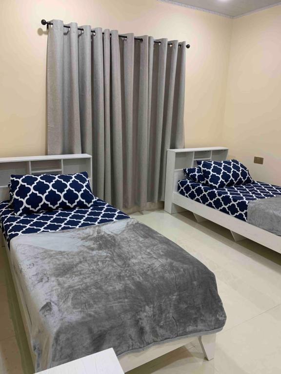 Postel nebo postele na pokoji v ubytování Hiri Inn