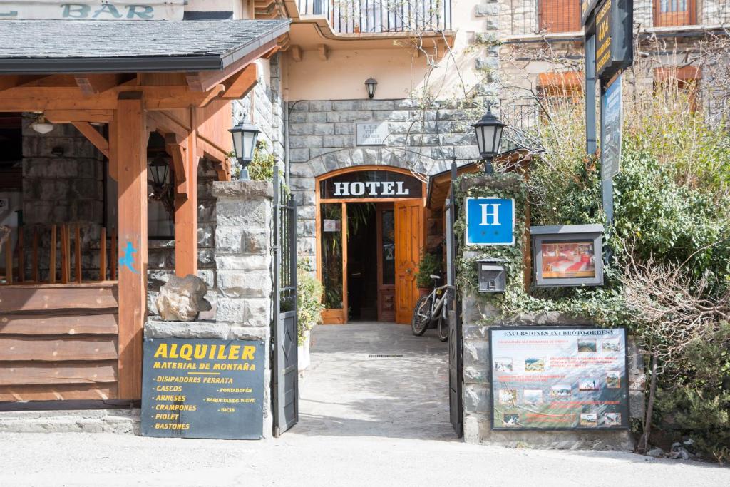 Budova, kde se hotel nachází