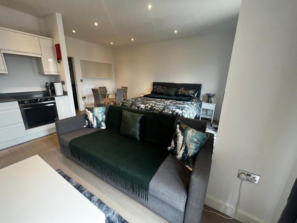Η κουζίνα ή μικρή κουζίνα στο Grosvenor Rd Studio - Sleeps 4 Pet Friendly WiFi