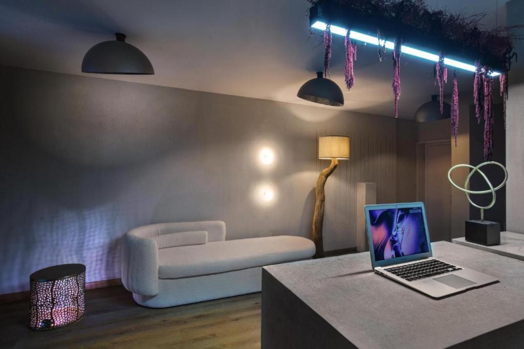 CITYLUXE Suites & Rooms - Resim 14
